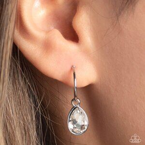 Paparazzi Jewelry Accessories - Teardrop Tassel - White Earrings - Vintage